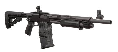 Temiz beyaz bir arka planda izole edilmiş şarjörlü taktik tüfek..