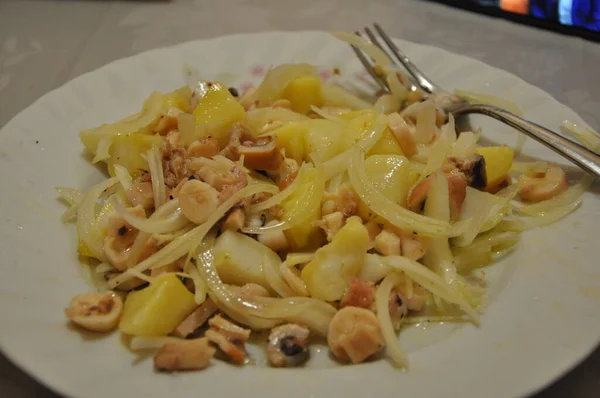 Μεσογειακό Φαγητό Σαλάτα Χταπόδι Πατάτες Και Κρεμμύδια Σαλάτα Χταποδιού Πατάτα — Φωτογραφία Αρχείου