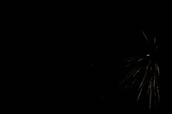 Феєрверки Нічному Небі Новорічний Ювілей Блищить Вночі Палаючий Ігрик Christmas — стокове фото