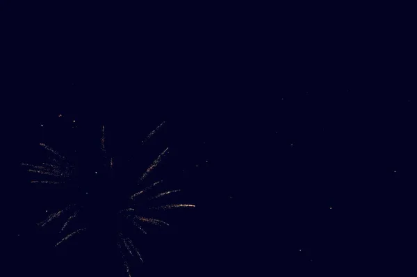 Fuochi Artificio Nel Cielo Notturno Festeggiamenti Capodanno Scintillante Notte Bruciante — Foto Stock