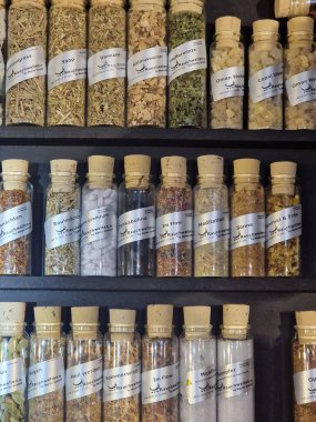 Kufstain, Almanya 10.12.2022 çeşit tütsü: Mürşit, tütsü, limon otu, messer, kopaiba, nane, elemi camonya, palo santo, salvia apiana, kalamar kökü. Aromatik tütsü karışımları