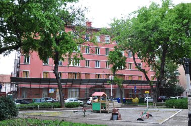 Rijeka, Hırvatistan, Rijeka 'daki Cambiereva Caddesi' nde 17.04.2024 Acil Çocuk Hastalıkları Kliniği. Primorsko Goranska İlçe Sağlık Merkezi. Çocuklar için acil servis..