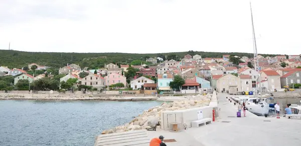 Unije Kroasia Agustus 2023 Pelabuhan Pulau Kroasia Unije Dan Wisatawan — Stok Foto