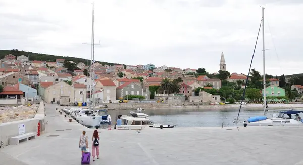 Unije Kroasia Agustus 2023 Pelabuhan Pulau Kroasia Unije Dan Wisatawan — Stok Foto