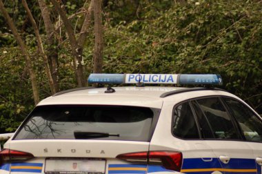 Rijeka, Hırvatistan - 14 Ağustos 2024: İşaretli Hırvat polis arabası. Hırvat polisinden bir polis arabası yolda geçirdiği bir kazada hayatını kaybetti..