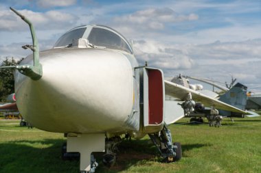 Eski askeri teçhizat örnekleri. Ukrayna uçakları