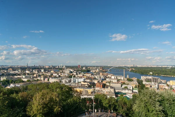 Kyiv 'in tarihi merkezi, Dinyeper Nehri, Podil