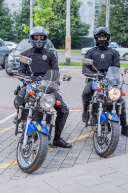 14 Temmuz 2023. Lviv, Ukrayna. Lviv 'de yeni bir polis devriyesi polis motorlarıyla şehirde devriye geziyor..