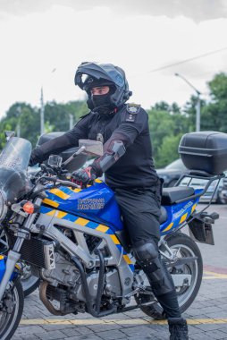 14 Temmuz 2023. Lviv, Ukrayna. Lviv 'de yeni bir polis devriyesi polis motorlarıyla şehirde devriye geziyor..