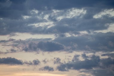 Alacakaranlık Sergisi 'nde Yumuşak Bulutlu Güzel Gökyüzü Sakinleştirici Doğal Renkler
