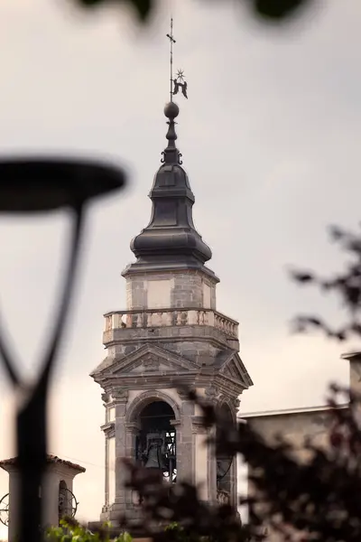 Mimari Detaylarla Gökyüzüne Karşı Tarihi Çan Kulesi