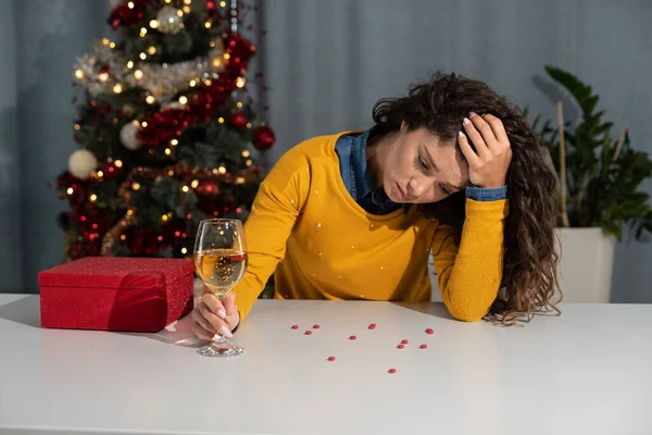 Joven Mujer Negocios Sentada Sola Casa Sintiéndose Deprimida Miserable Después — Foto de Stock