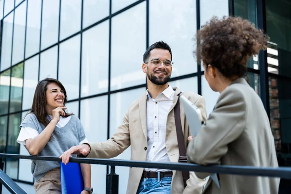 stock image Group of business people discussing ideas at meeting outside. Businesswoman and businessman outdoor near office building talking about opportunities and solutions for new company.