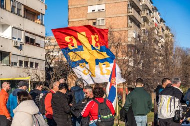 01 numara. Şubat 2025. Novi Sad, Sırbistan. Novi Sad 'da yolsuzluk ve halkın rejimden memnun olmaması nedeniyle düzenlenen öğrenci ve sivil protestolar. Düzenleyici resim