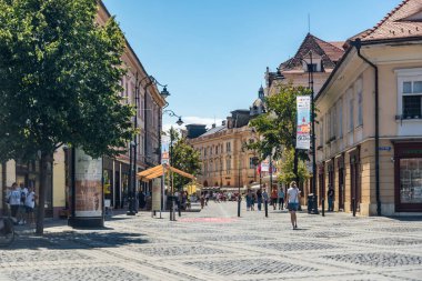 - Dört. Temmuz 2025. Sibiu, Romanya. Romanya 'nın Sibiu kentinin ortaçağ sokakları ve renkli mimarisi. Transilvanya 'da tarihi seyahat, yaz yolculuğu kültür, cazibe ve keşif. Yazı