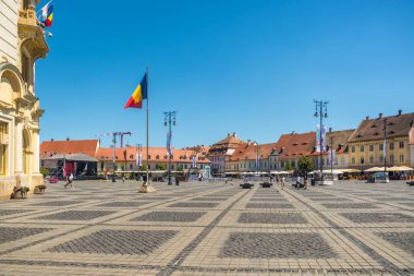 - Dört. Temmuz 2025. Sibiu, Romanya. Romanya 'nın Sibiu kentinin ortaçağ sokakları ve renkli mimarisi. Transilvanya 'da tarihi seyahat, yaz yolculuğu kültür, cazibe ve keşif. Yazı