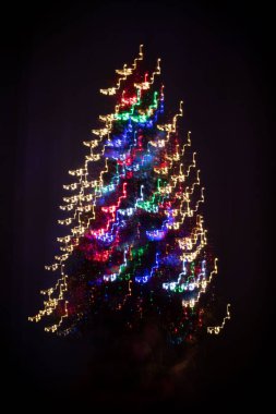 Parlak ve renkli Noel ağacı