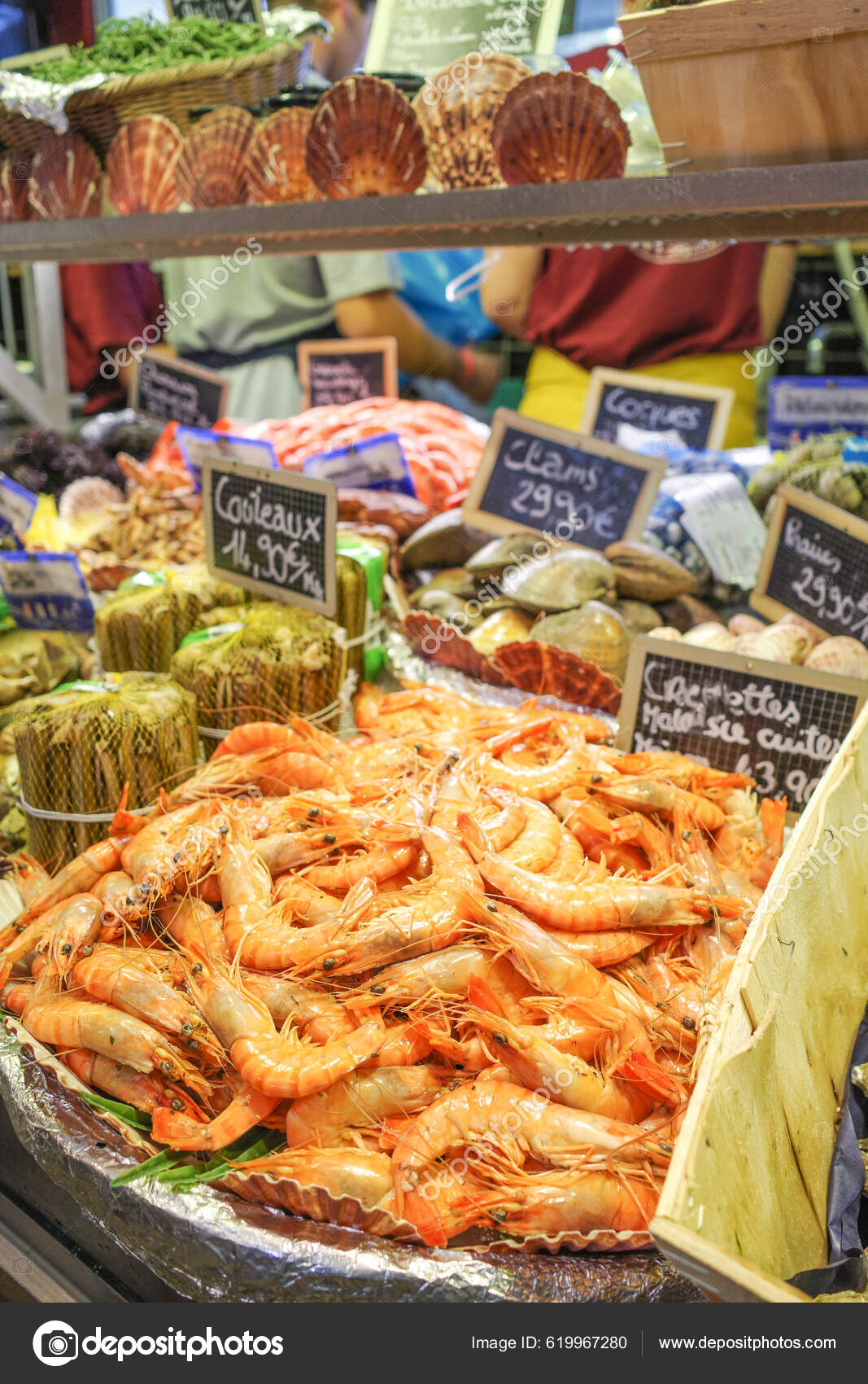Poisson Fruits Mer Frais Vente Marché Las Halles Biarritz France — Photo éditoriale © marktucan
