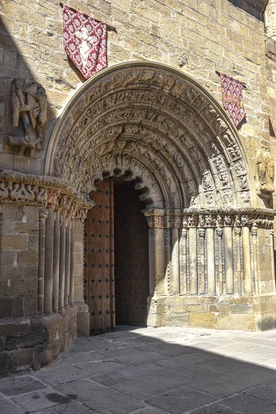 Puente Reina Spain Серпня 2022 Вхід Церкви Іглесіа Сантьяго Пуенте — стокове фото