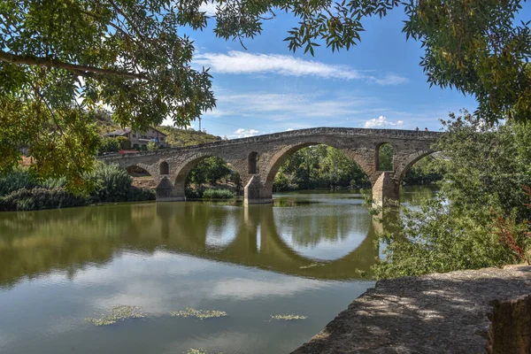 스페인의 푸엔테 레이나 2022 Arches Roman Puente Reina Foot Bridge — 스톡 사진