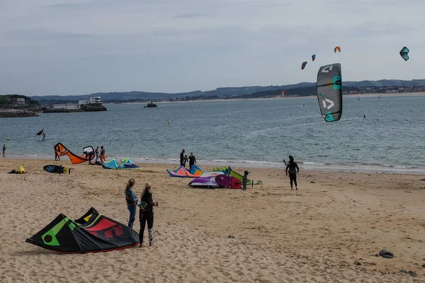 Santander España Oct 2022 Surfistas Kitesurf Bañistas Playa Los Peligros — Foto de Stock