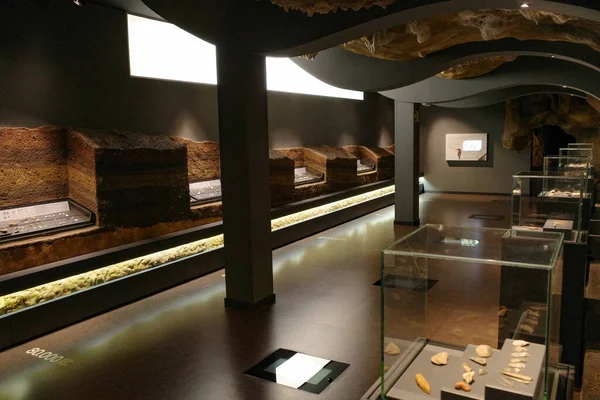Santander Španělsko Října 2022 Starobylé Pohřební Kameny Historické Artefakty Vystavené — Stock fotografie