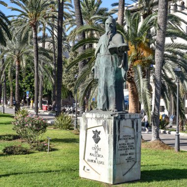 Palma de Mallorca, İspanya - 8 Kasım 2022: Filozof Anıtı, Raul Llull