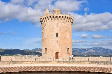 Palma, İspanya - 8 Kasım 2022: Castel de Bellver, Mallorca 'ya bakan dairesel bir kale.