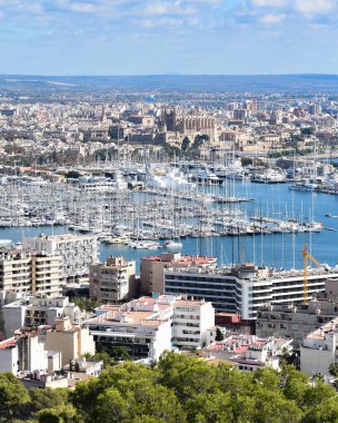 Palma de Mallorca, İspanya - 8 Kasım 2022: Castell de Bellver 'den Palma' nın panoramik manzarası