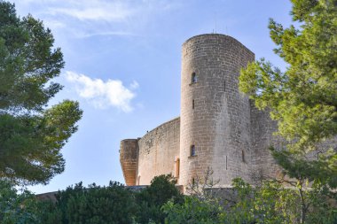 Palma, İspanya - 8 Kasım 2022: Castel de Bellver, Mallorca 'ya bakan dairesel bir kale.