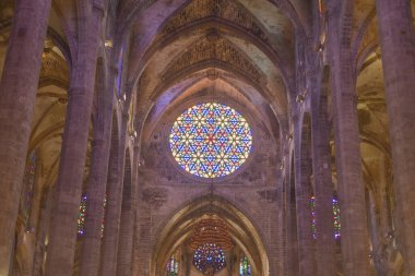 Palma de Mallorca, İspanya - 10 Kasım 2022: Palma Seo Katedrali Bazilikası İçi
