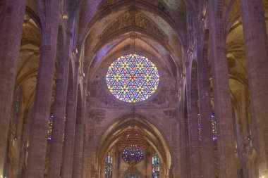 Palma de Mallorca, İspanya - 10 Kasım 2022: Palma Seo Katedrali Bazilikası İçi