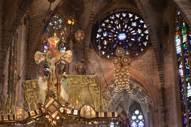 Palma de Mallorca, İspanya - 10 Kasım 2022: Gaudi Altar 'ı Palma Seo Katedrali Bazilikası' nda tasarladı.