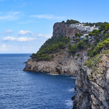 Port de Soller, Mallorca, Balearic Adaları, İspanya kıyıları boyunca kayalıklar