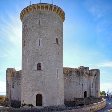 Palma, İspanya - 8 Kasım 2022: Mallorca 'ya bakan Castel de Bellver
