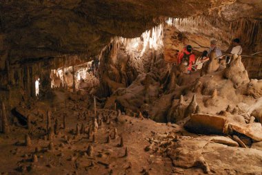 Porto Cristo, Mallorca, İspanya - 9 Kasım 2022: Cuevas del Drach 'taki yeraltı mağaraları