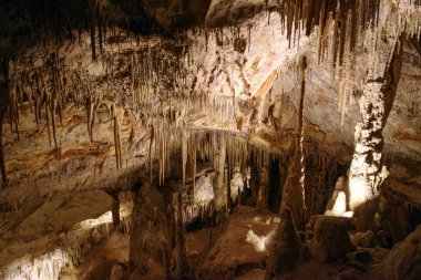Porto Cristo, Mallorca, İspanya - 9 Kasım 2022: Cuevas del Drach 'taki yeraltı mağaraları