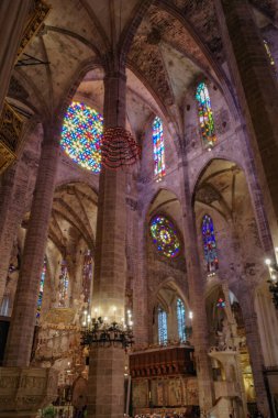 Palma de Mallorca, İspanya - 10 Kasım 2022: Palma Seo Katedrali Bazilikası İçi