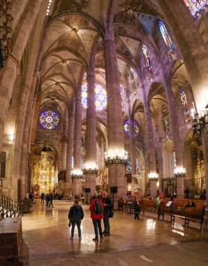 Palma de Mallorca, İspanya - 10 Kasım 2022: Palma Seo Katedrali Bazilikası İçi