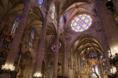 Palma de Mallorca, İspanya - 10 Kasım 2022: Palma Seo Katedrali Bazilikası İçi