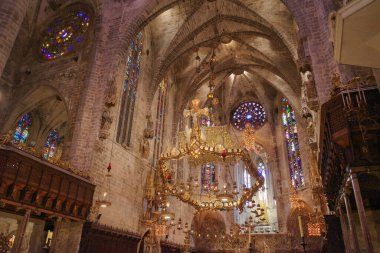 Palma de Mallorca, İspanya - 10 Kasım 2022: Gaudi Altar 'ı Palma Seo Katedrali Bazilikası' nda tasarladı.