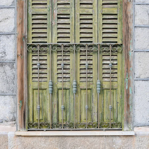 传统的Mallorcan窗关闭 西班牙巴利阿里群岛 马略卡岛 — 图库照片