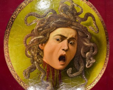 Floransa, İtalya - 20 Kasım 2022: Uffizi Galerisi, Caravaggio 'nun Medusa başlıklı kalkanı