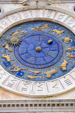 Venedik, İtalya - 15 Kasım 2022: Piazza San Marco 'daki Torre dell' Orologio Saat Kulesi