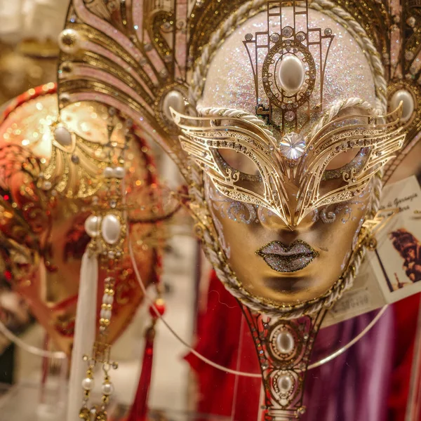 Benátky Itálie Listopadu 2022 Ozdobné Benátské Karnevalové Masky Prodeji Turistickém — Stock fotografie