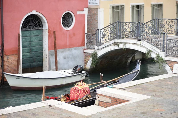 意大利威尼斯 2022年11月14日 贡多拉和万象河上的桥梁 — 图库照片