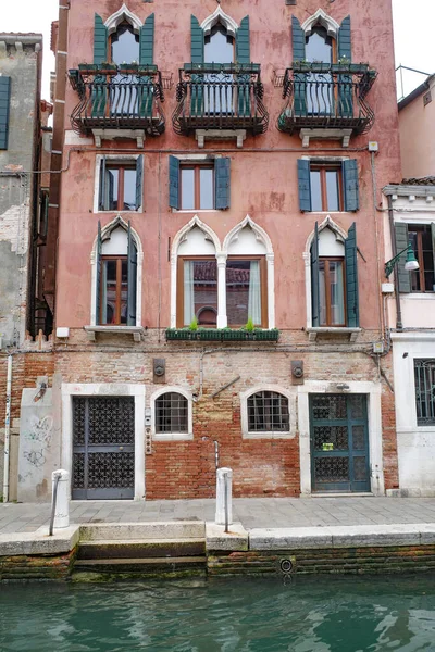 Βενετία Ιταλία Νοεμβρίου 2022 Αρχιτεκτονική Κατά Μήκος Των Καναλιών Της — Φωτογραφία Αρχείου