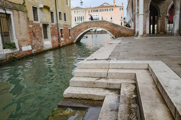 意大利威尼斯 2022年11月14日 Ponte Becarie桥和威尼斯运河 — 图库照片