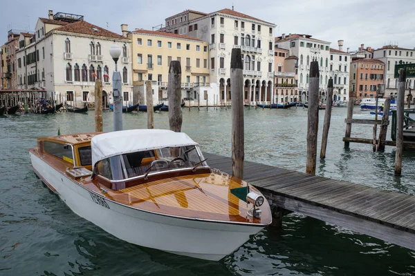 2022年11月14日 意大利威尼斯 威尼斯大运河上的摩托艇 — 图库照片