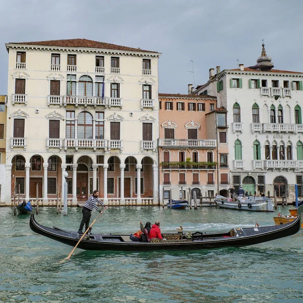 Nov 2022 Venise Italie Gondolier Transportant Des Touristes Sur Grand — Photo